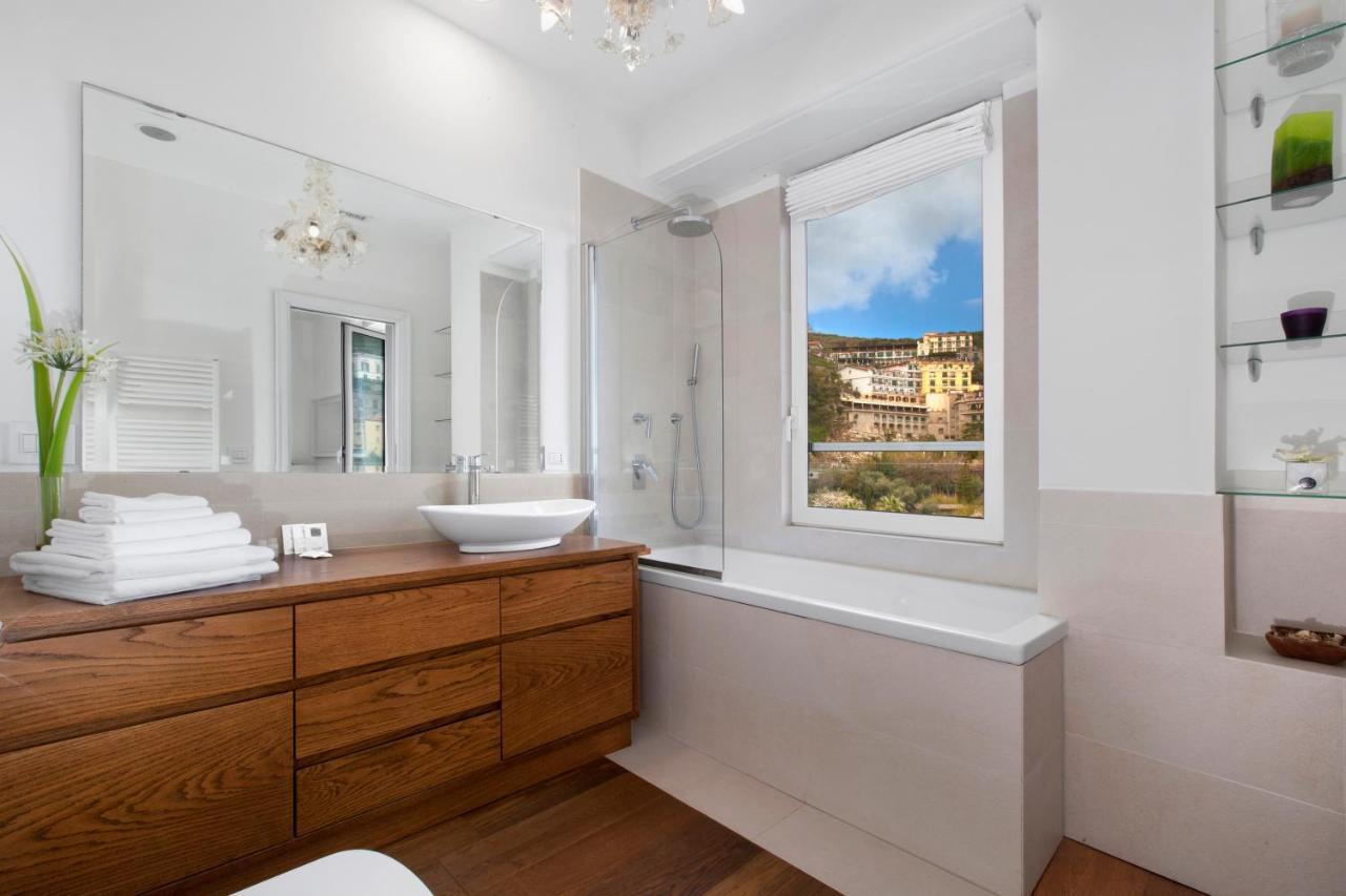 Sorrentovibes - Luxury Home Sea View & Jacuzzi In Sorrento Centre المظهر الخارجي الصورة