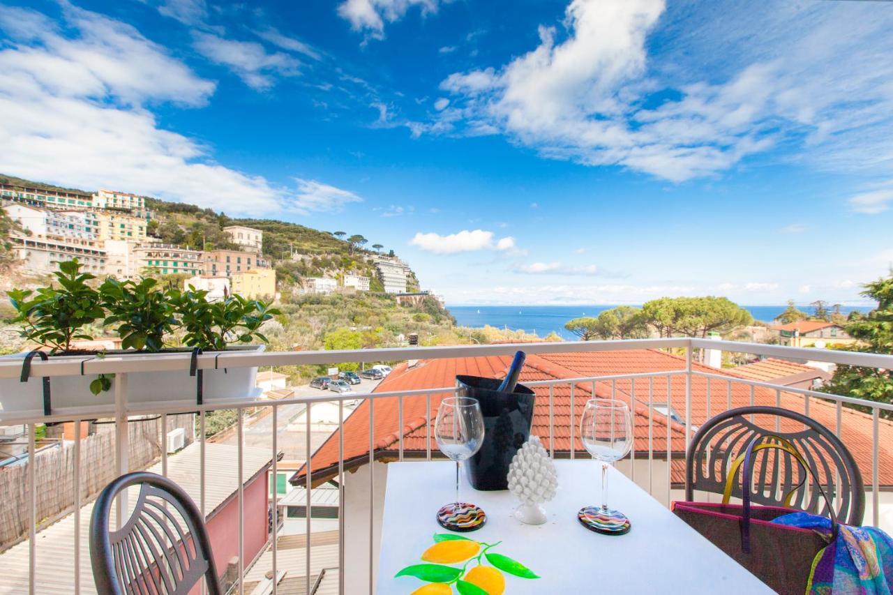 Sorrentovibes - Luxury Home Sea View & Jacuzzi In Sorrento Centre المظهر الخارجي الصورة