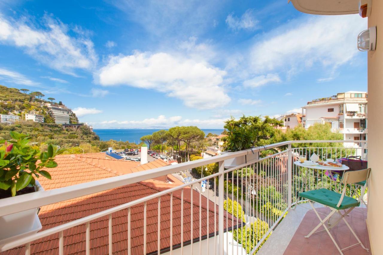 Sorrentovibes - Luxury Home Sea View & Jacuzzi In Sorrento Centre المظهر الخارجي الصورة