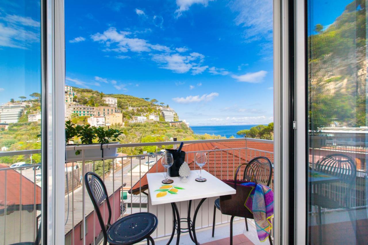 Sorrentovibes - Luxury Home Sea View & Jacuzzi In Sorrento Centre المظهر الخارجي الصورة
