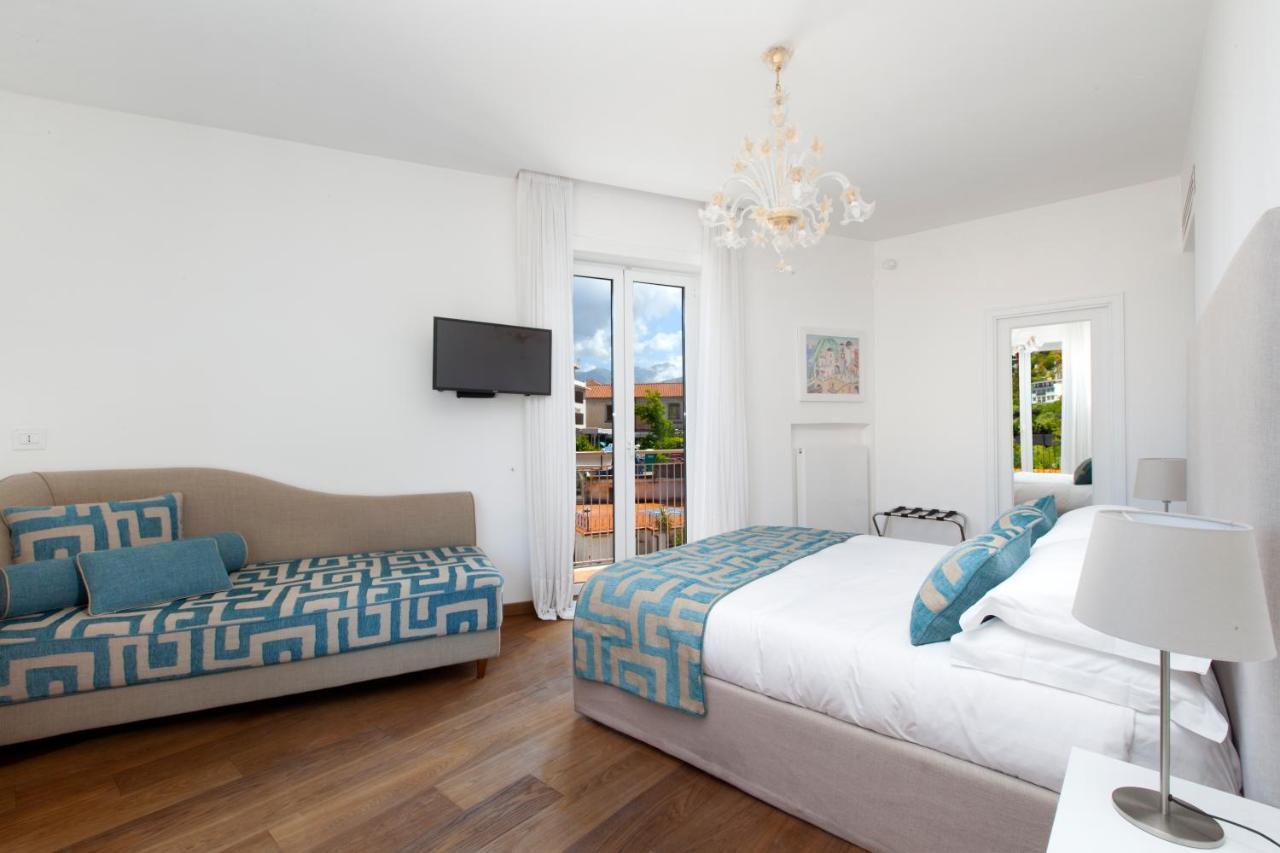 Sorrentovibes - Luxury Home Sea View & Jacuzzi In Sorrento Centre المظهر الخارجي الصورة