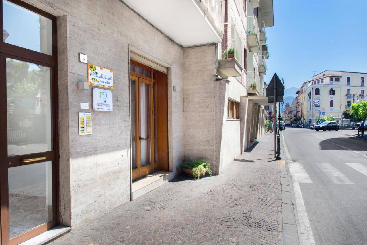 Sorrentovibes - Luxury Home Sea View & Jacuzzi In Sorrento Centre المظهر الخارجي الصورة